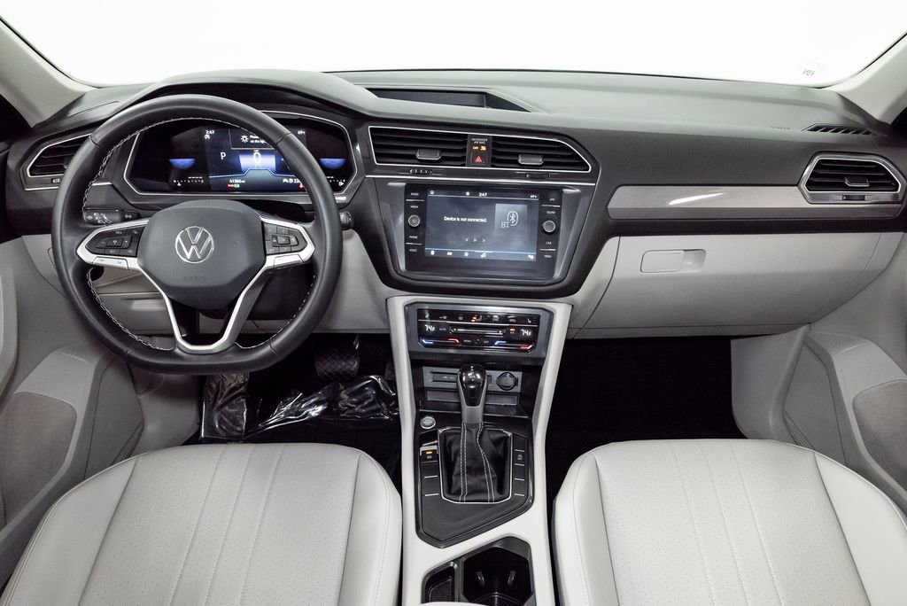 Used 2023 Volkswagen Tiguan SE image 25