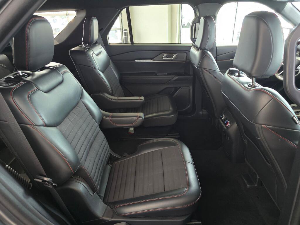 Used 2025 Ford Explorer ST-Line AWD/4WD image 39