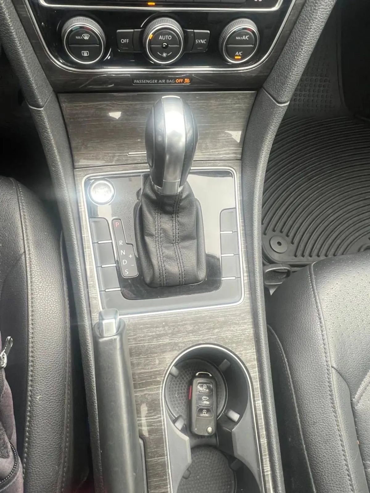 Used 2018 Volkswagen Passat 2.0T SE image 16