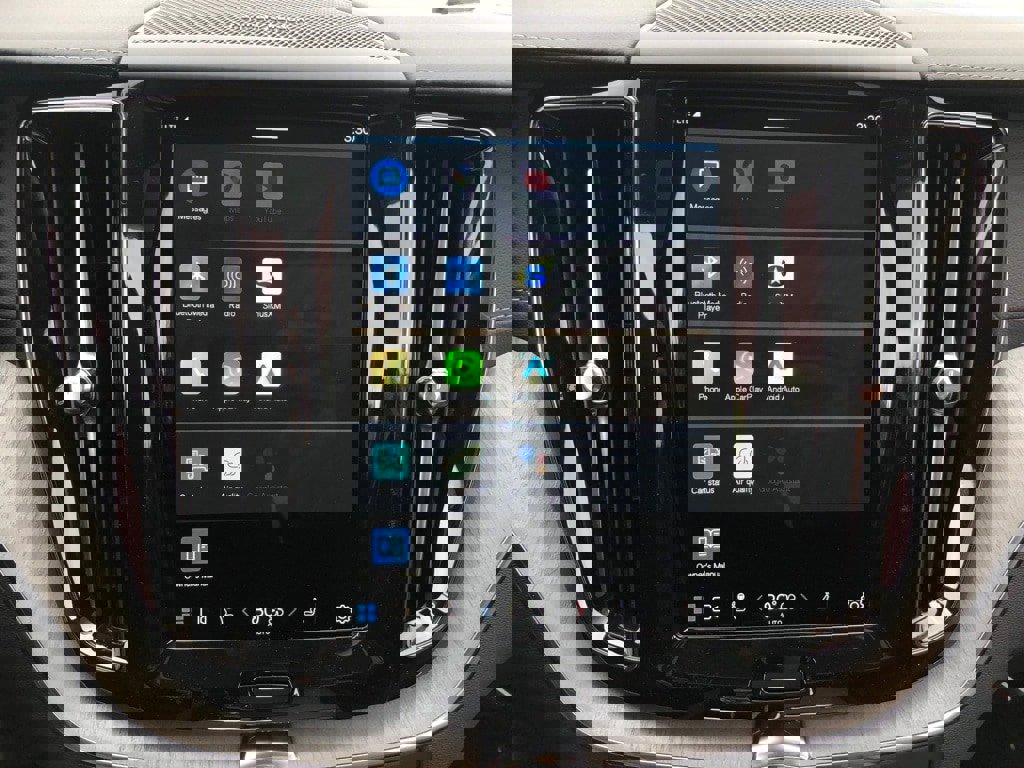 Used 2025 Volvo XC60 B5 Ultra w/ Protection Package Premier image 24