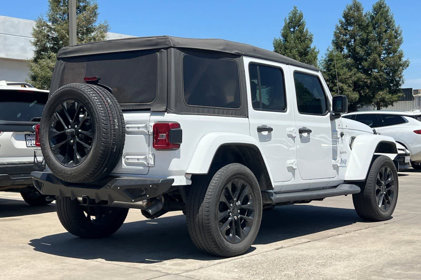 Used 2021 Jeep Wrangler Unlimited Sahara w/ Cold Weather Group AWD/4WD image 3