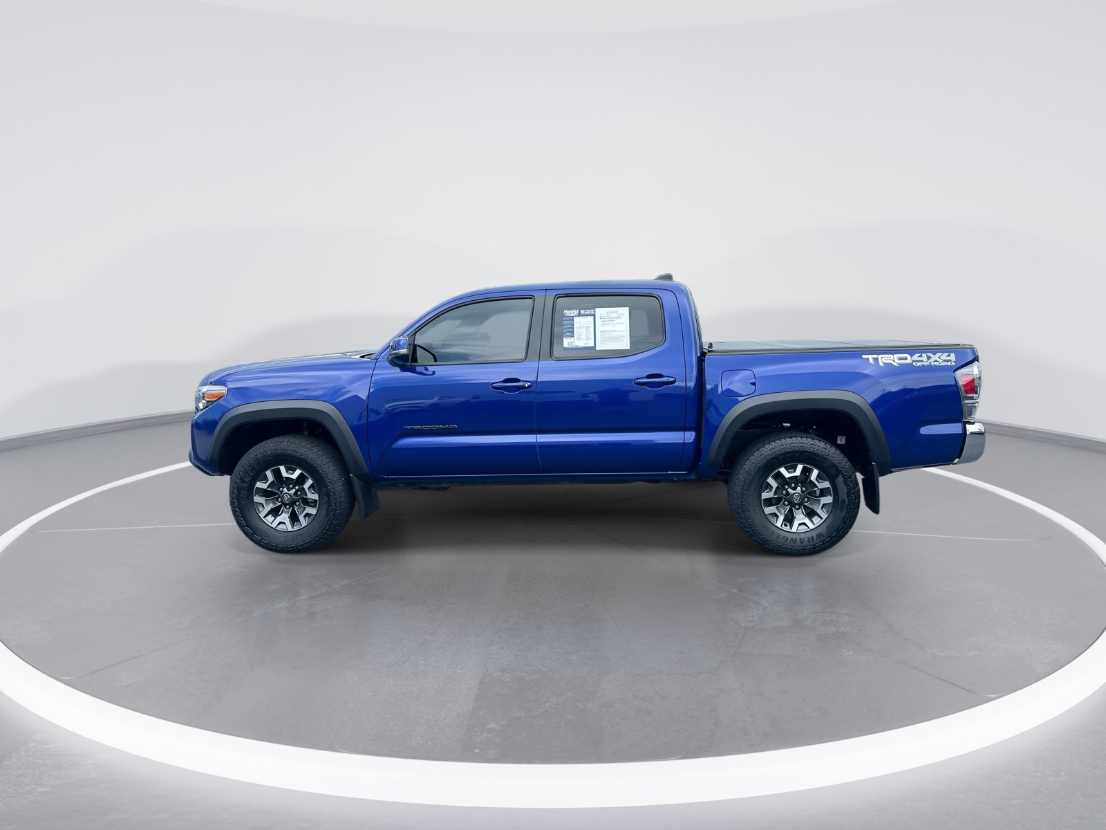 Used 2022 Toyota Tacoma TRD Off-Road w/ Black Out Package (TMS) AWD/4WD image 6