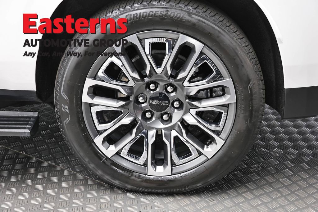 Used 2023 GMC Yukon XL Denali Ultimate w/ LPO, Floor Liner Package AWD/4WD image 8