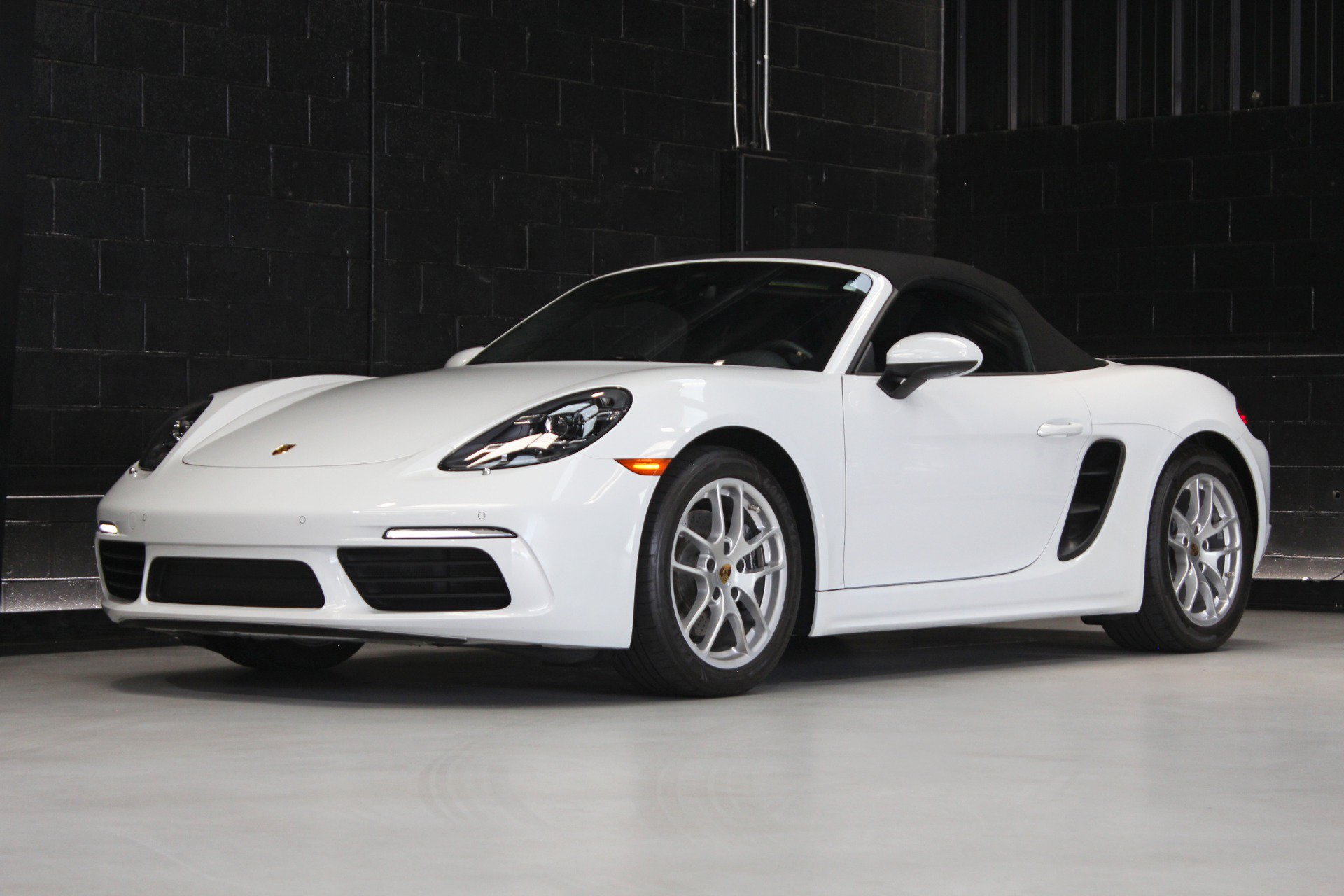 Used 2021 Porsche 718 Boxster w/ Premium Package RWD image 9