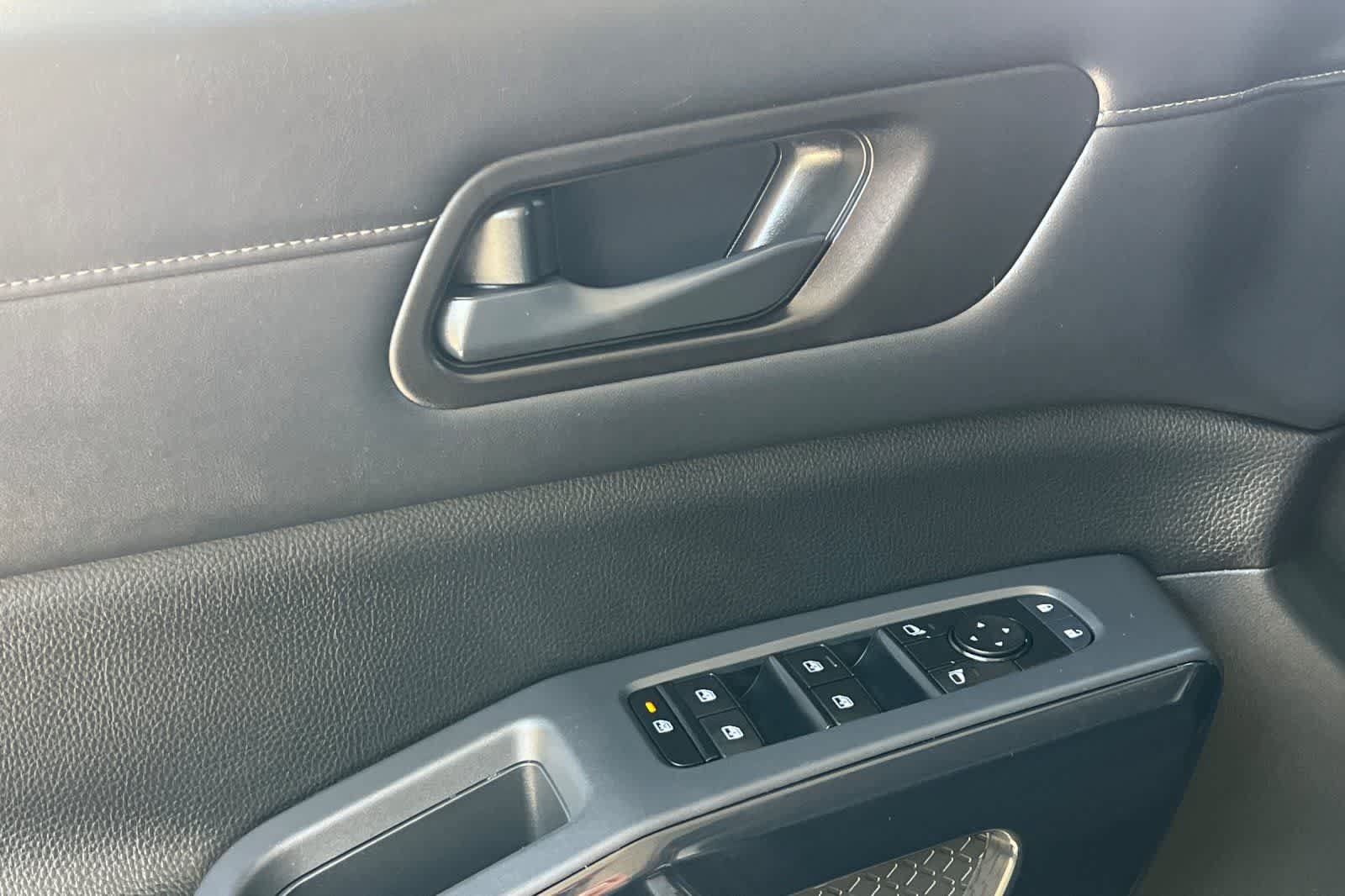 Certified 2024 Nissan Pathfinder SV FWD image 13