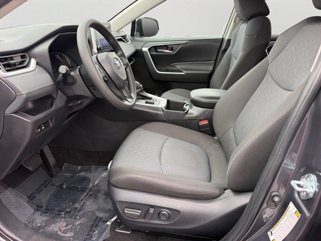 Used 2025 Toyota RAV4 XLE AWD/4WD image 16