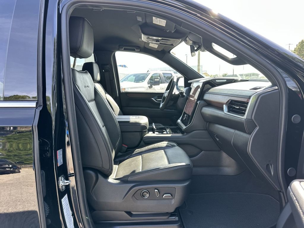 Certified 2025 GMC Yukon XL Denali AWD/4WD image 27