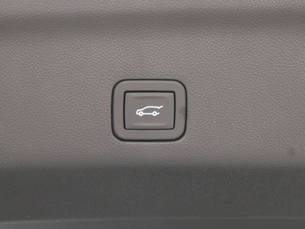 Used 2026 GMC Yukon AT4 Ultimate w/ LPO, Floor Liner Package AWD/4WD image 54