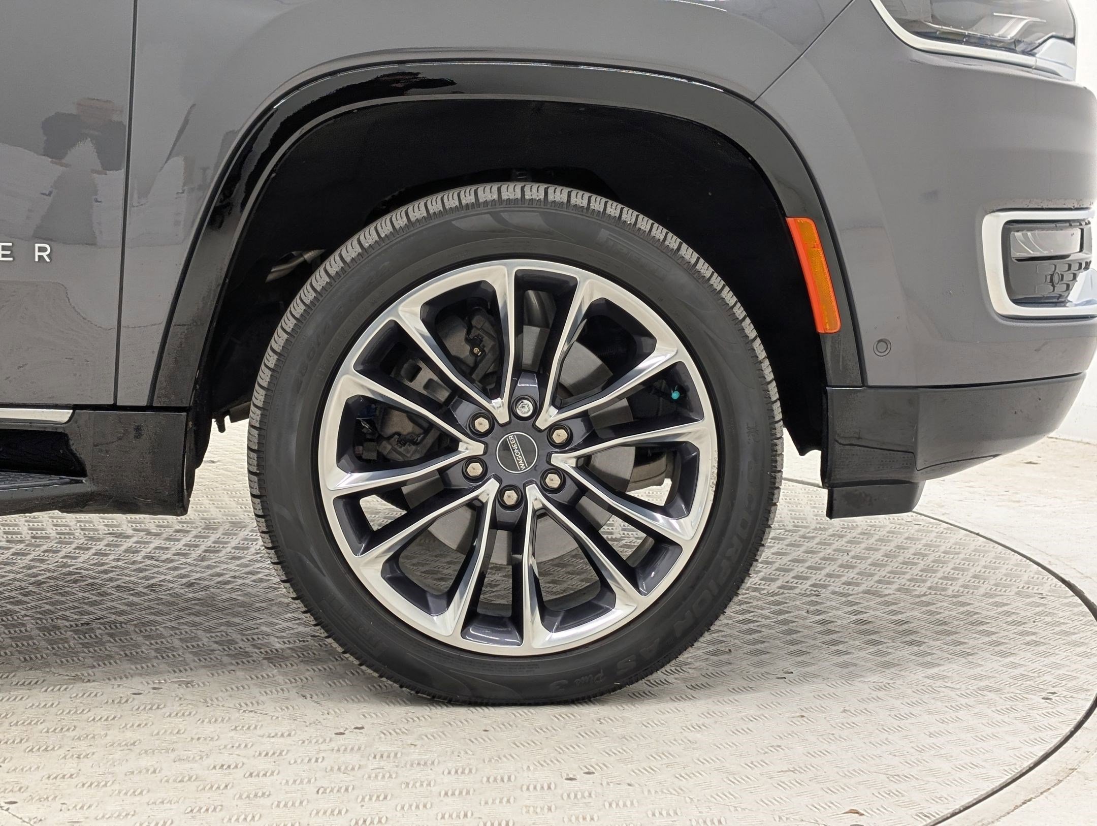 Used 2023 Jeep Wagoneer Series III w/ Preferred Equipment Group image 12