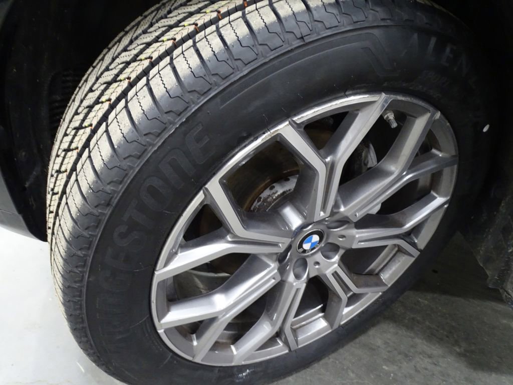 Used 2022 BMW X7 xDrive40i w/ Cold Weather Package image 50