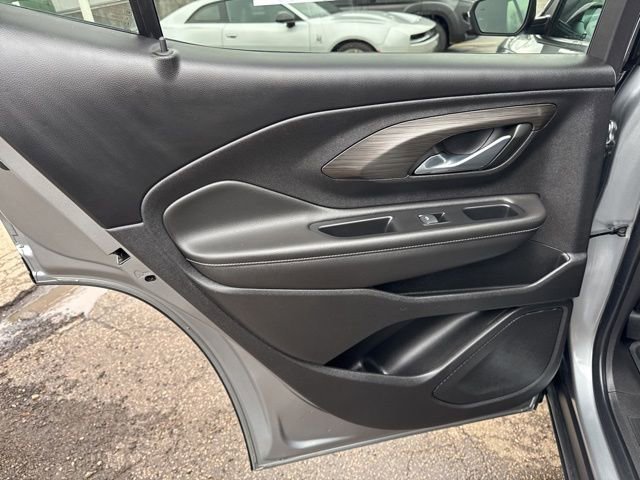 Used 2023 GMC Terrain SLE w/ Driver Convenience Package image 17