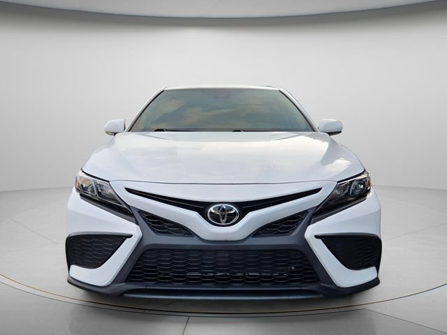 Used 2024 Toyota Camry SE w/ Convenience Package FWD image 4