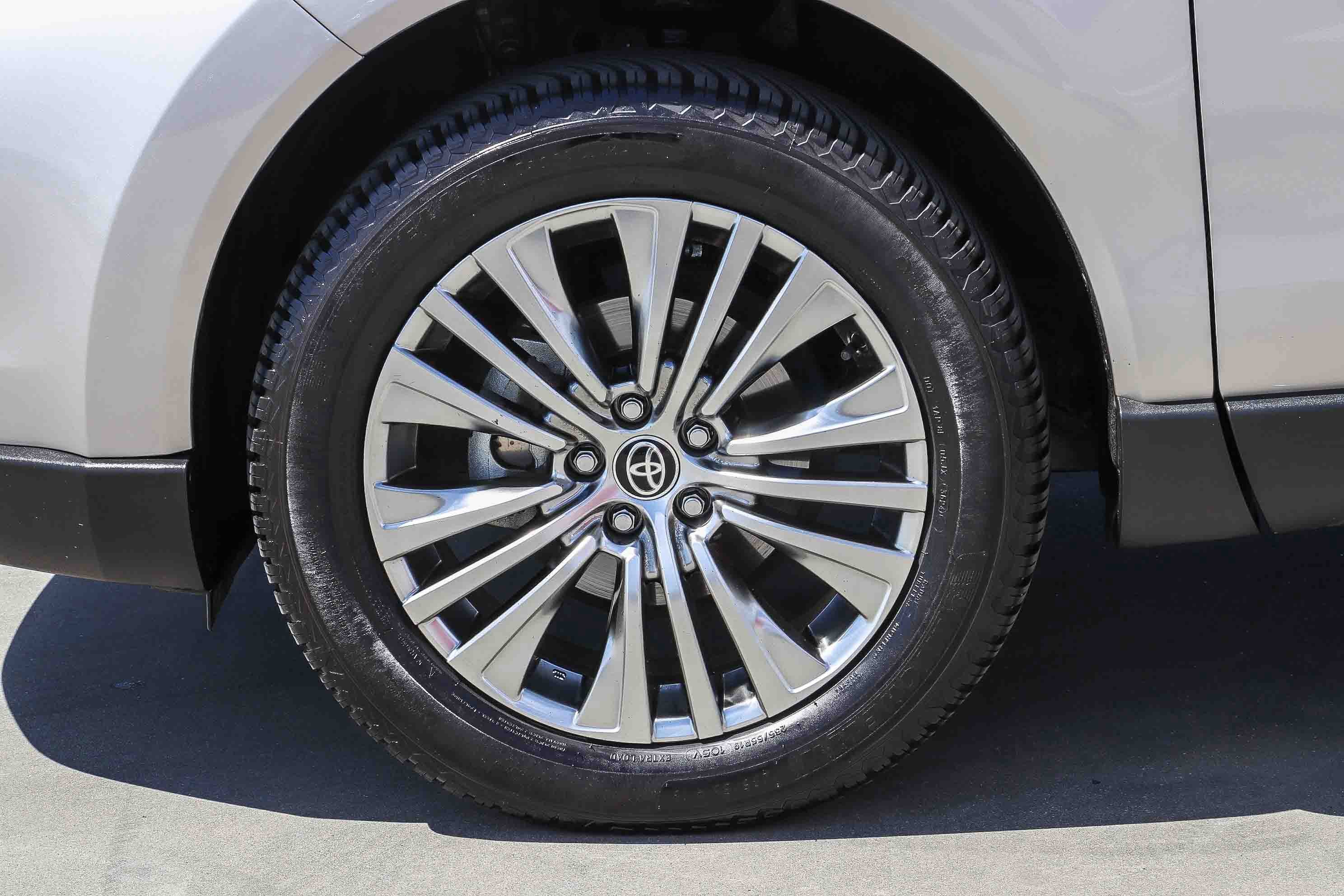Certified 2023 Toyota Venza Limited AWD/4WD image 9