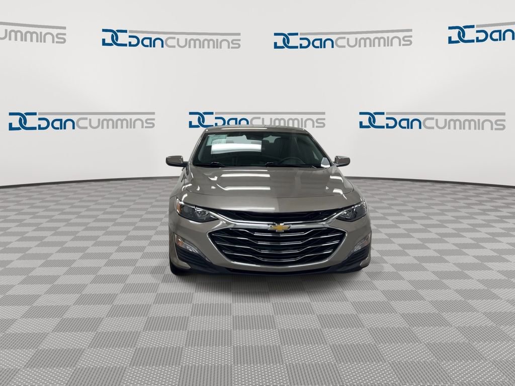 Used 2025 Chevrolet Malibu LT image 3