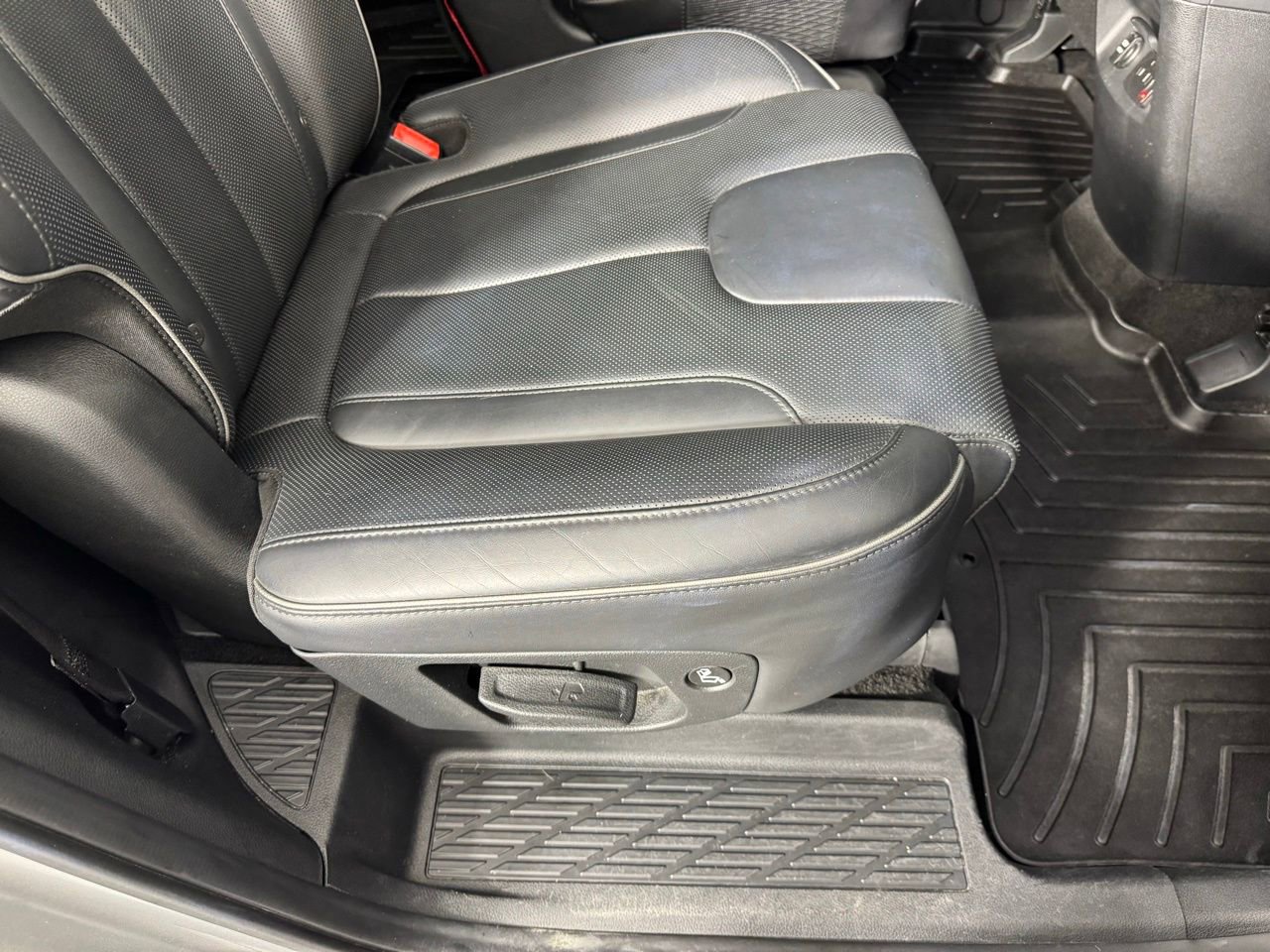 Used 2023 Hyundai Palisade Calligraphy image 30