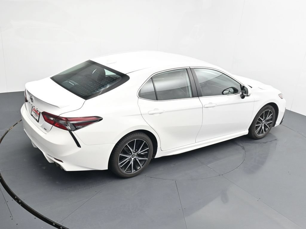 Used 2024 Toyota Camry SE w/ Cold Weather Package FWD image 30