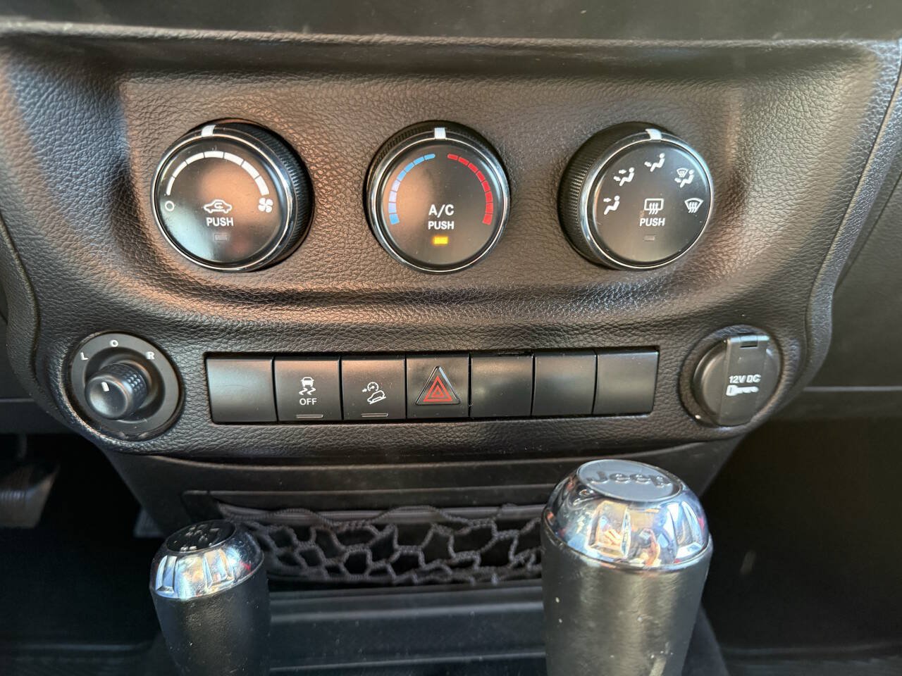 Used 2016 Jeep Wrangler Unlimited Sport w/ Quick Order Package 24S AWD/4WD image 17