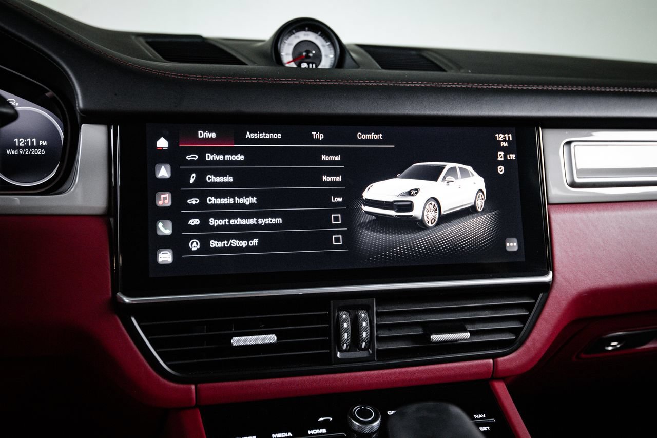 Certified 2022 Porsche Cayenne Turbo AWD/4WD image 18