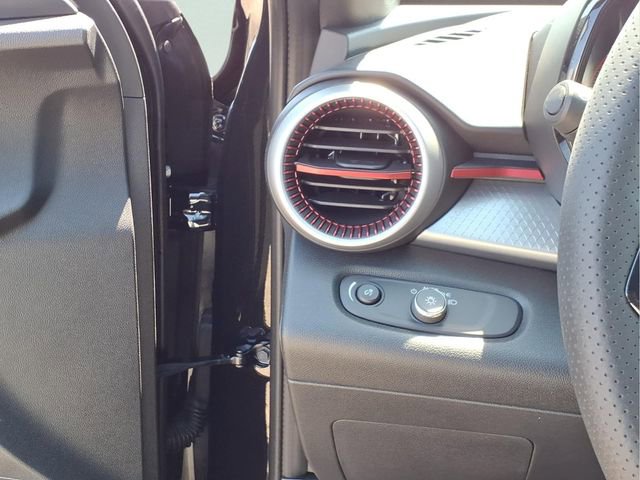 New 2026 Chevrolet Trax RS w/ Driver Confidence Package FWD image 14