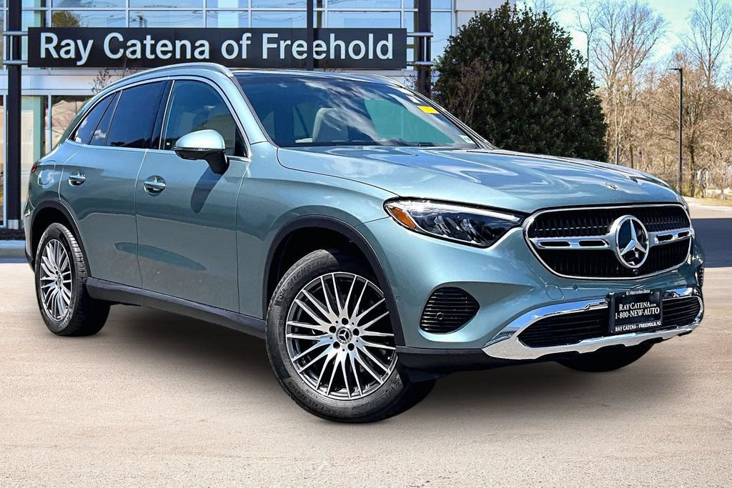 Used 2025 Mercedes-Benz GLC 300 4MATIC image 11