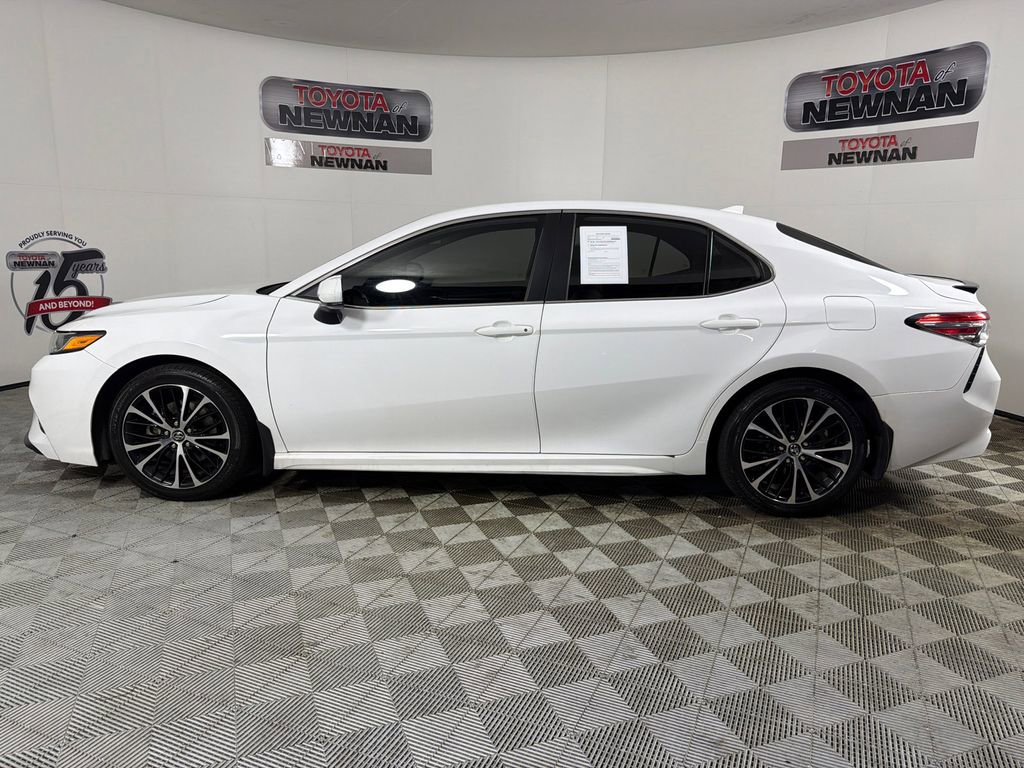 Used 2020 Toyota Camry SE FWD image 6
