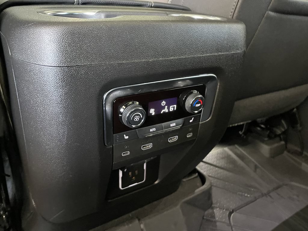 Used 2025 Chevrolet Suburban Premier AWD/4WD image 15