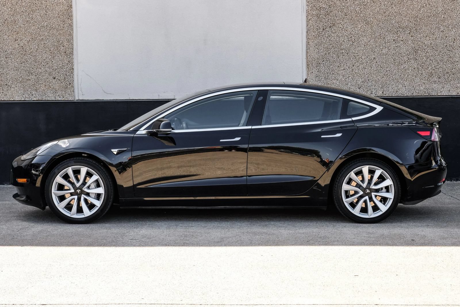 Used 2018 Tesla Model 3 Long Range RWD image 10