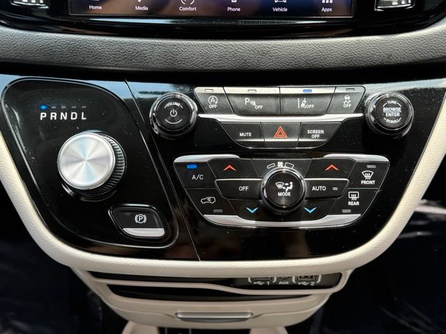 Used 2024 Chrysler Pacifica Touring-L FWD image 30