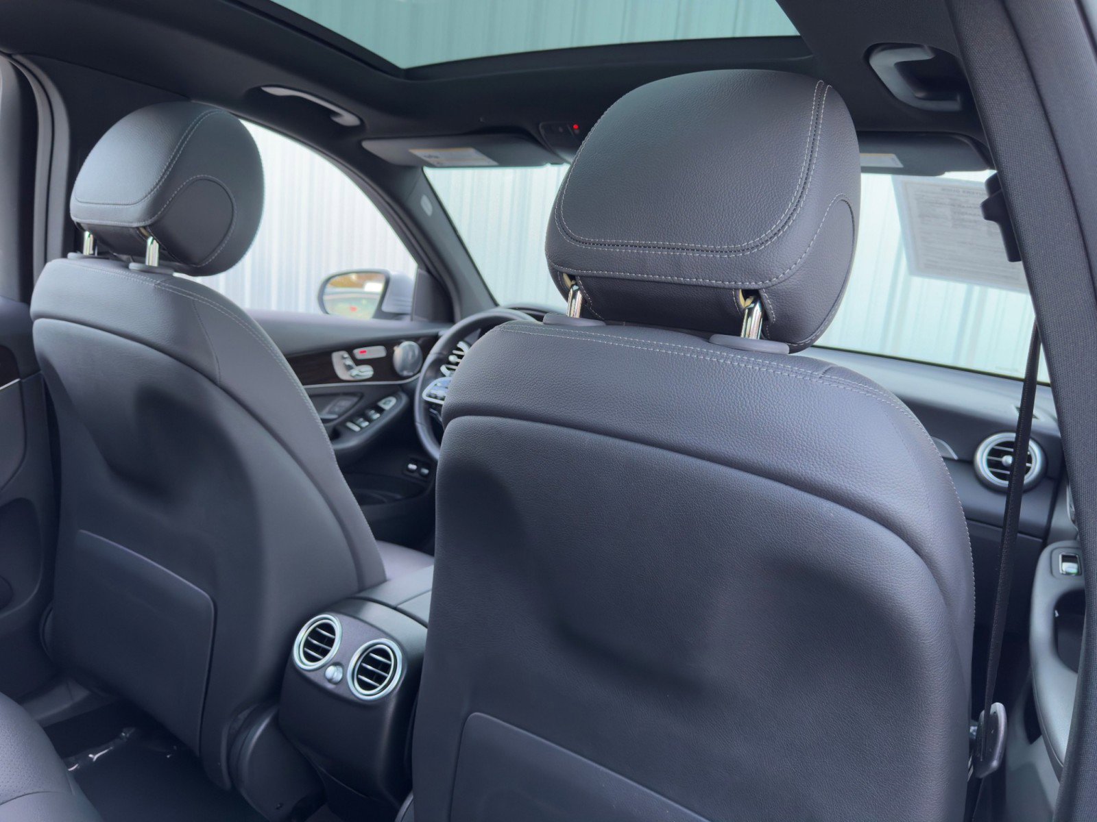 Used 2020 Mercedes-Benz GLC 350e 4MATIC image 37