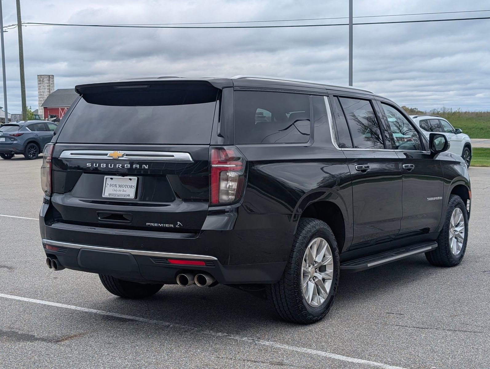 Used 2024 Chevrolet Suburban Premier AWD/4WD image 4