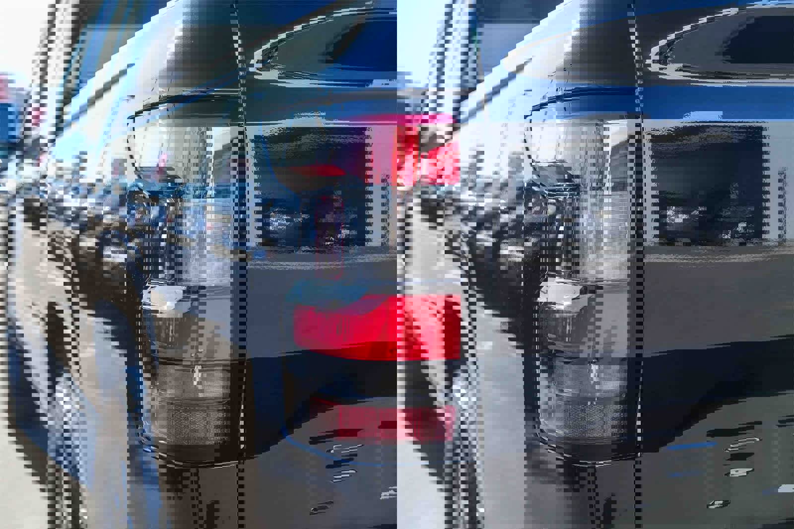 Used 2024 Nissan Frontier SL image 6