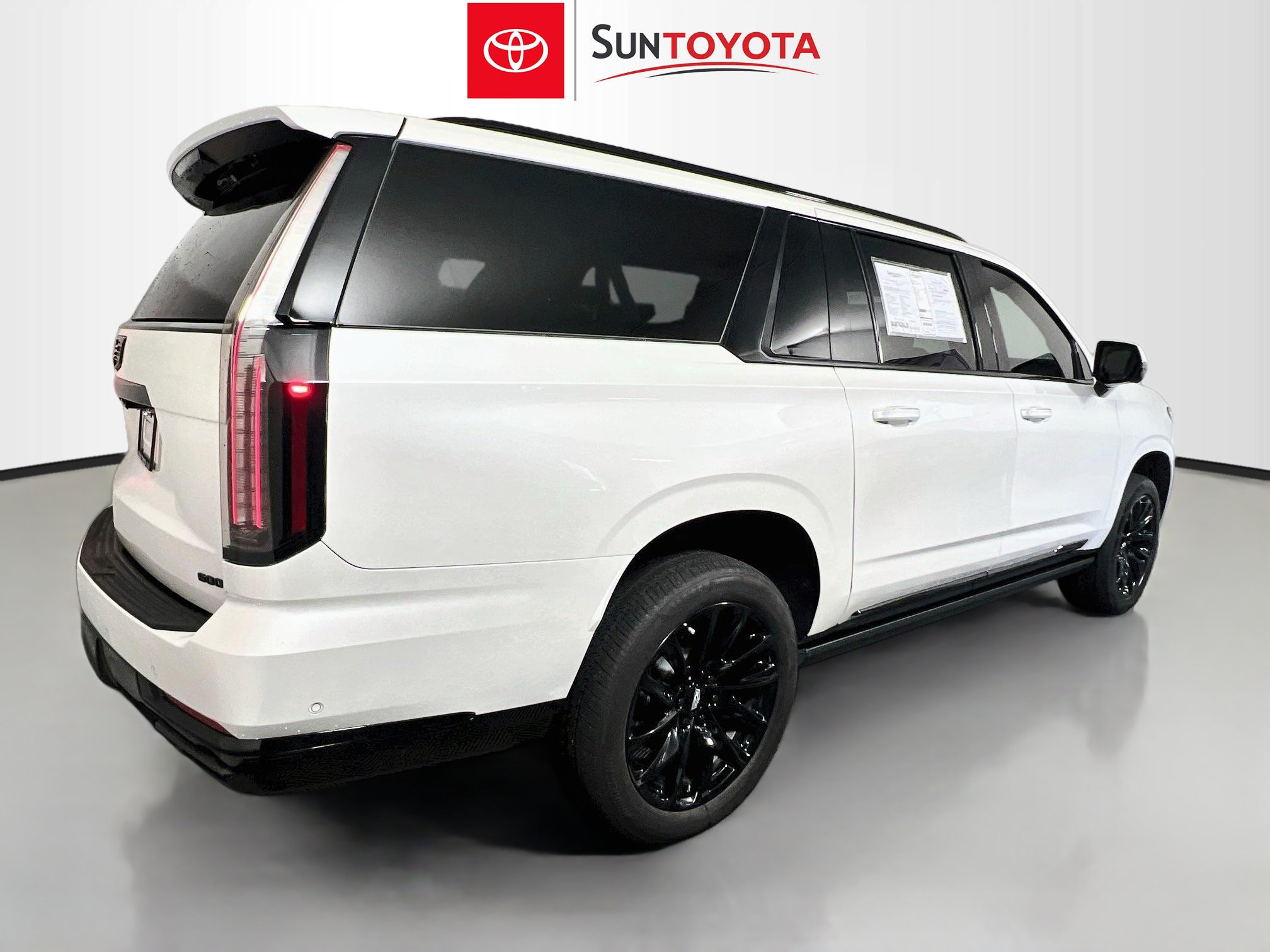Used 2025 Cadillac Escalade ESV Sport Platinum AWD/4WD image 4