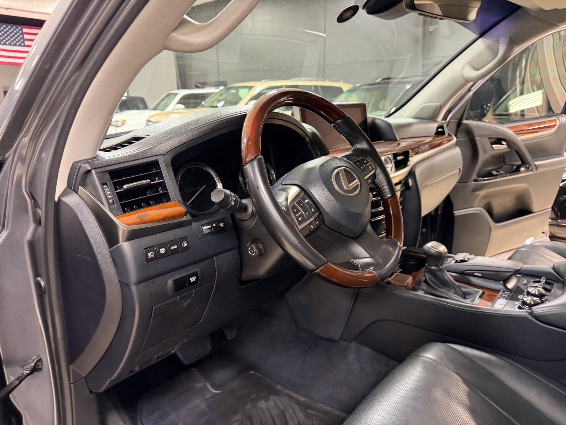 Used 2016 Lexus LX 570 4WD image 23