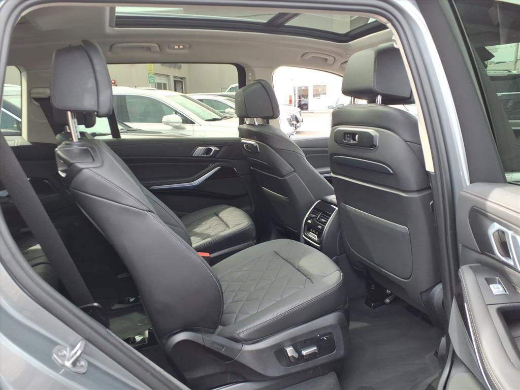 Used 2023 BMW X7 xDrive40i w/ Parking Assistance Package image 40