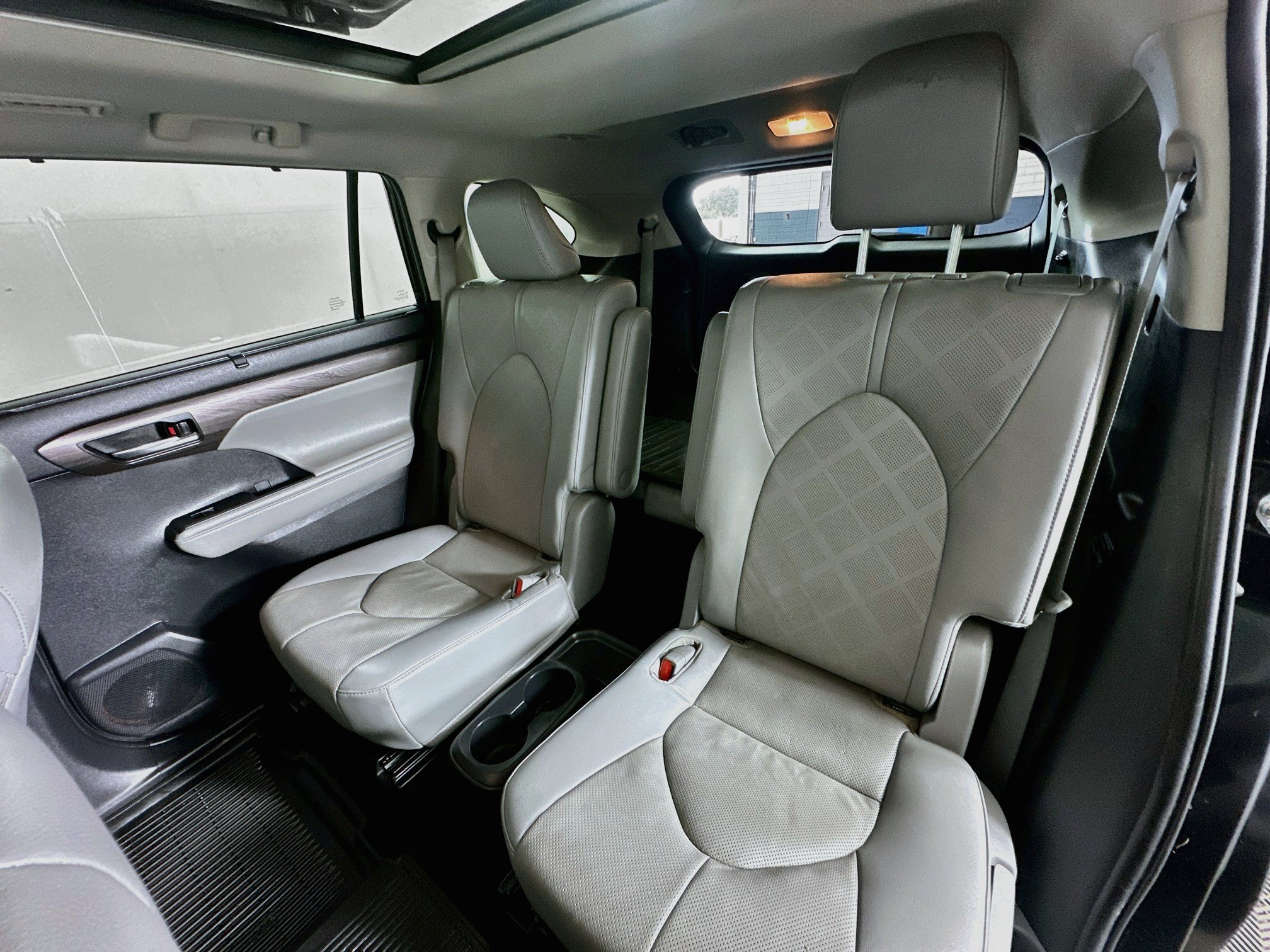 Used 2022 Toyota Highlander Platinum AWD/4WD image 24