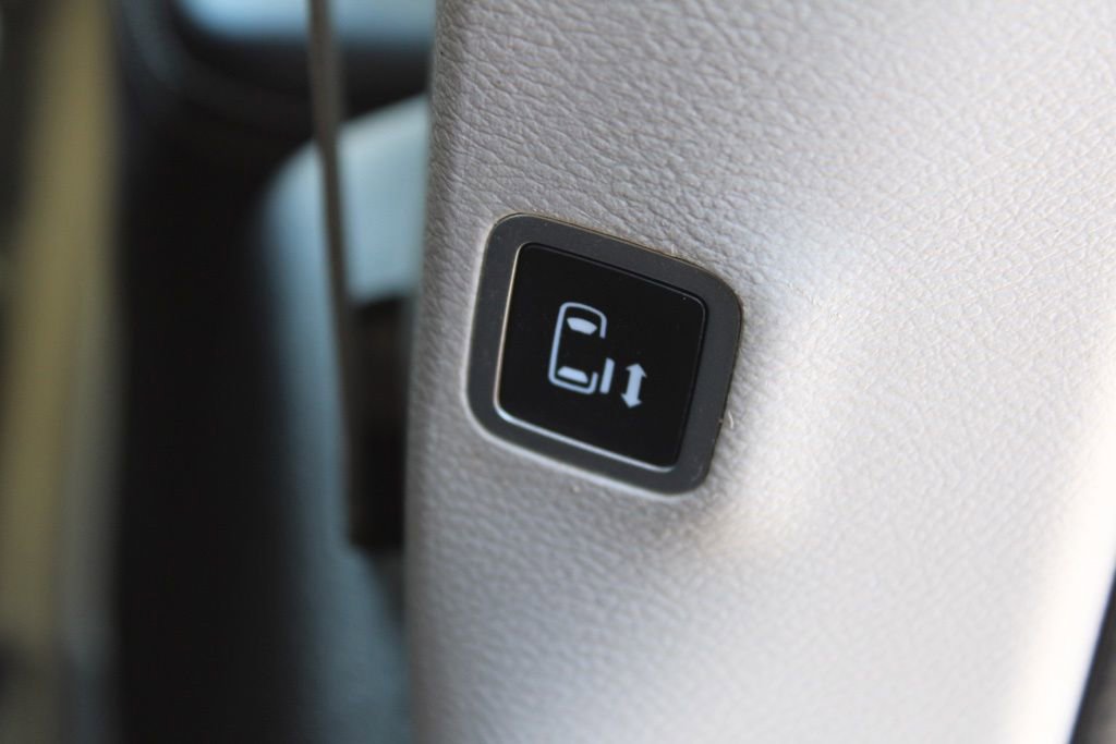 Used 2020 Chrysler Voyager Lxi image 24