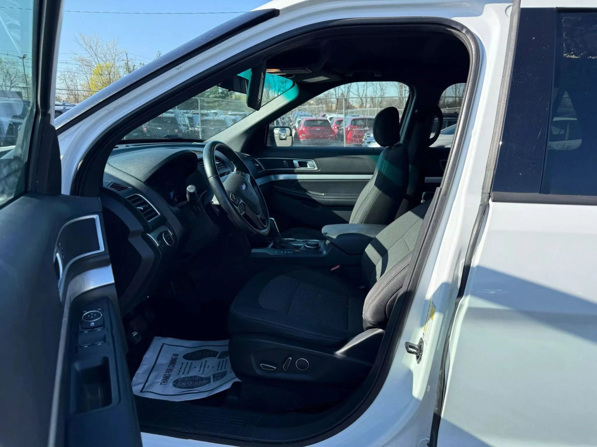 Used 2017 Ford Explorer XLT AWD/4WD image 27