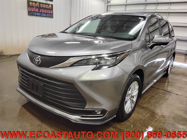 Used 2026 Toyota Sienna XLE AWD/4WD image 4