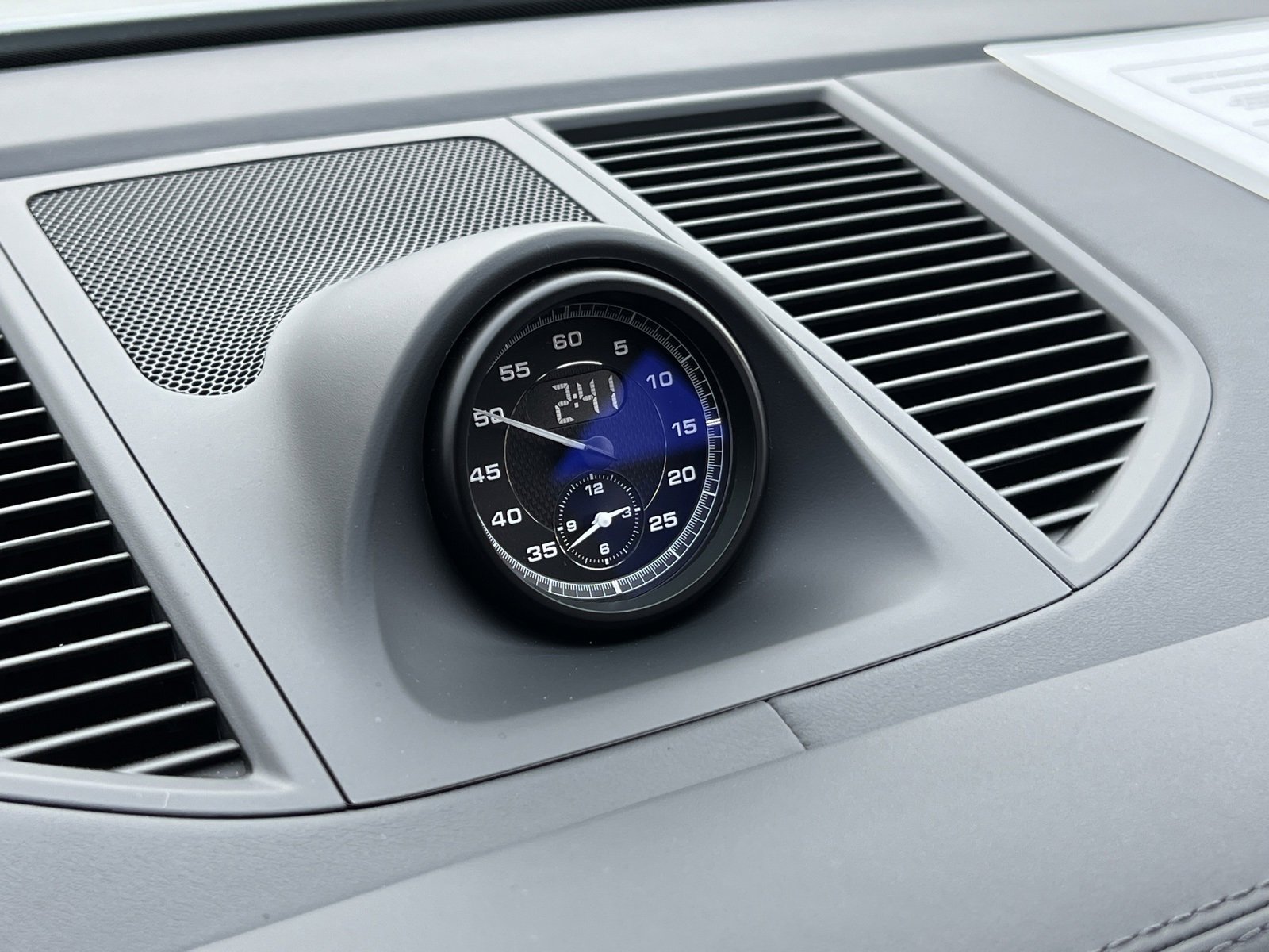 Certified 2025 Porsche Macan Turbo image 26