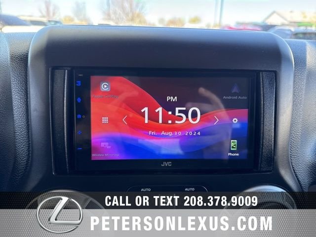 Used 2015 Jeep Wrangler Unlimited Rubicon image 16