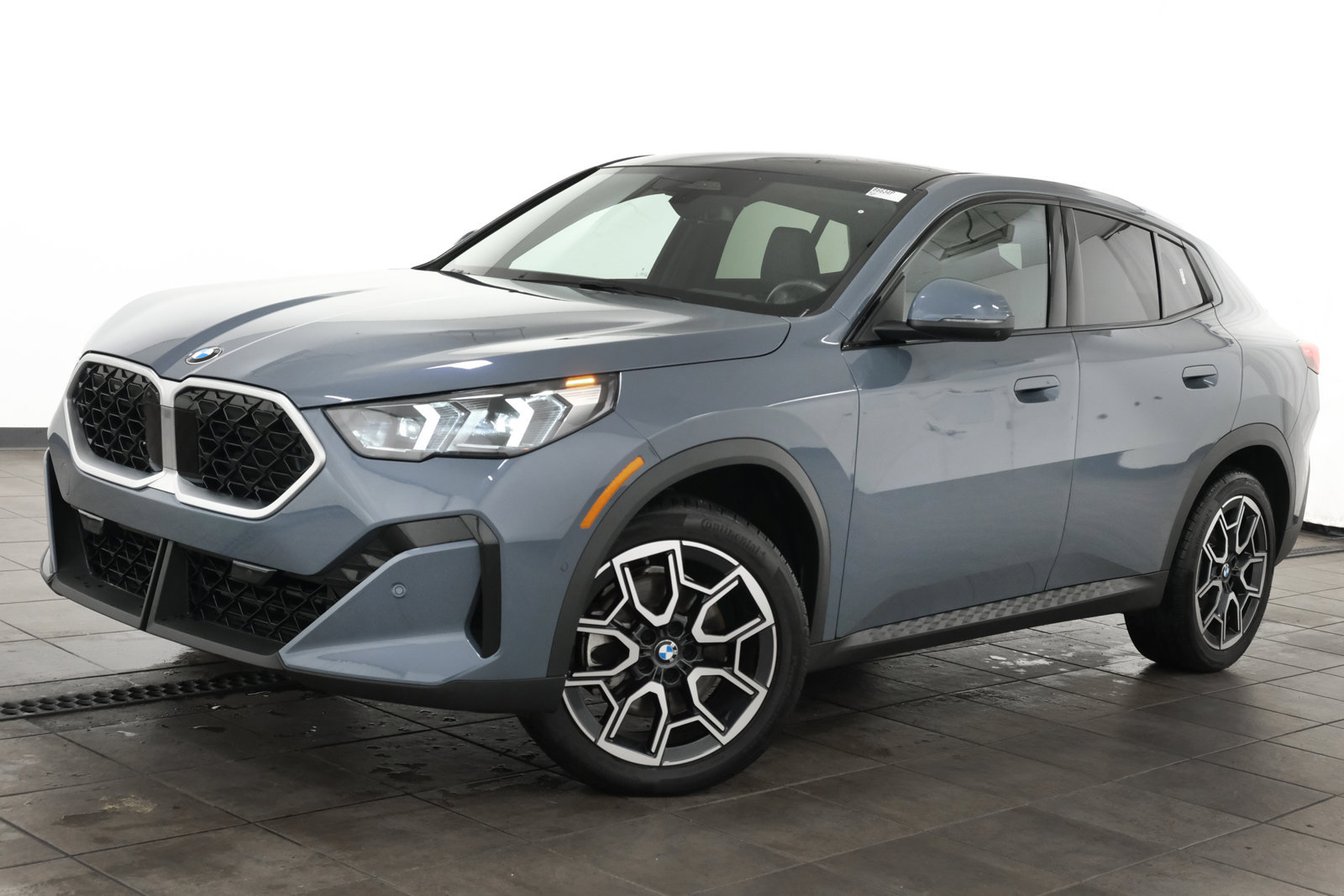 Used 2026 BMW X2 xDrive28i AWD/4WD image 1