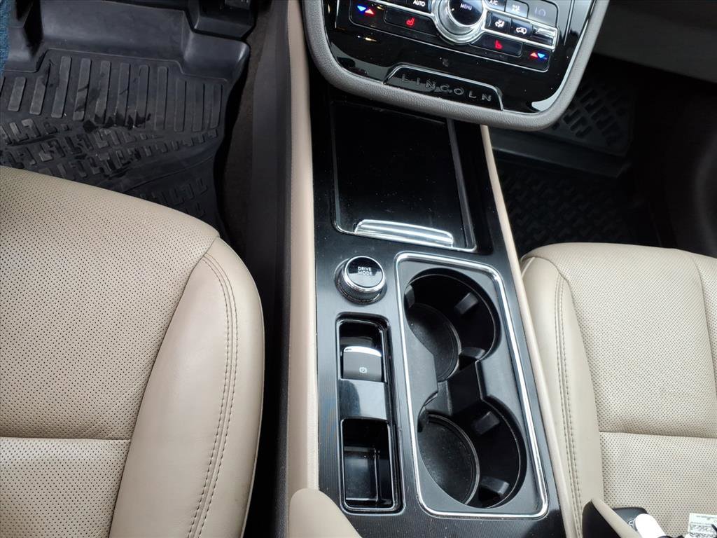 Used 2020 Lincoln Corsair Reserve image 16