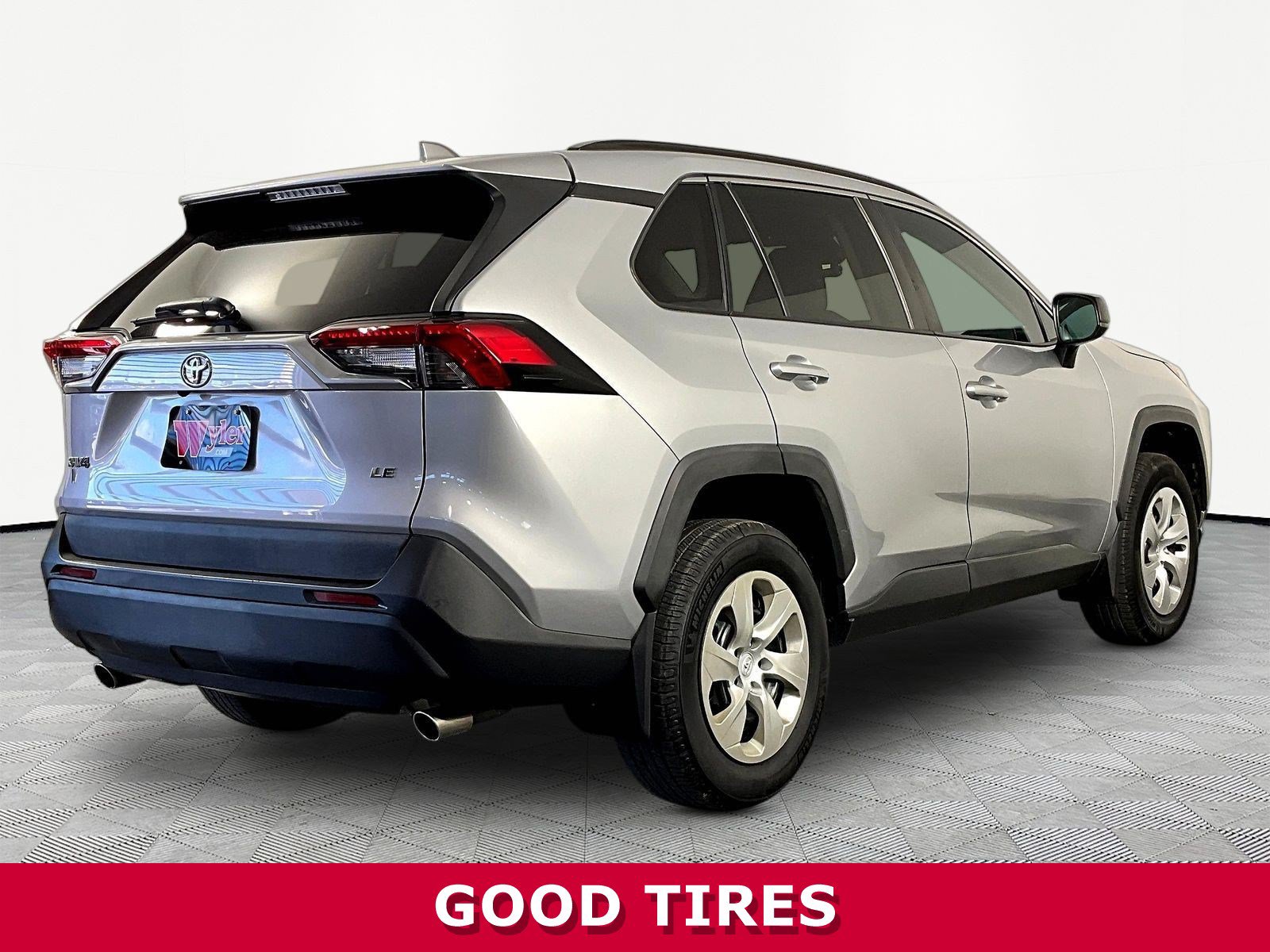 Used 2019 Toyota RAV4 LE w/ Carpet Mat Package FWD image 6