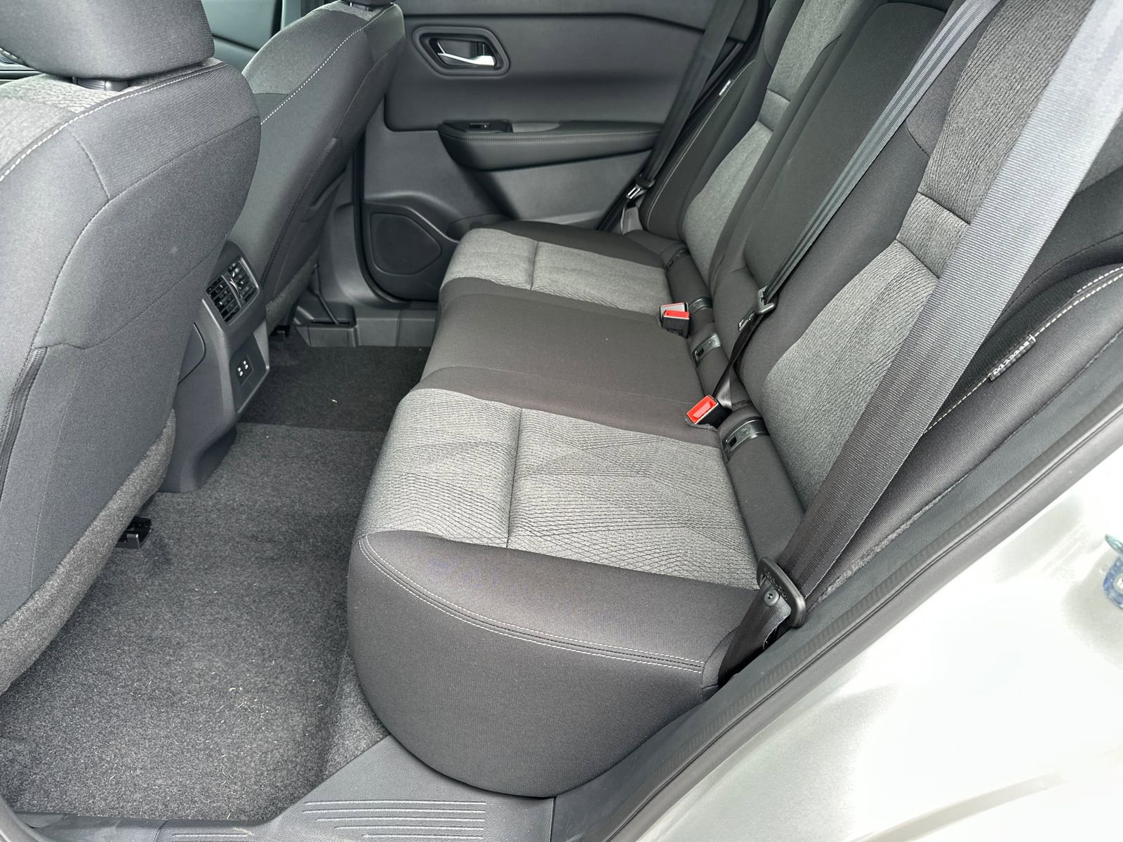 New 2025 Nissan Rogue SV image 22