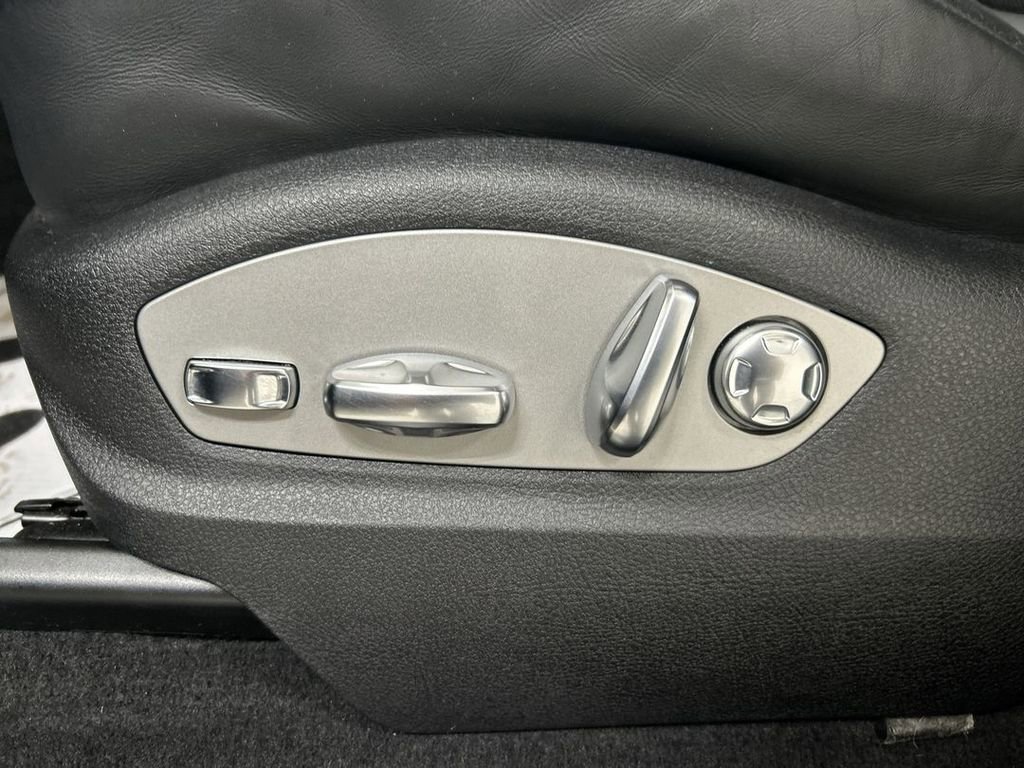 Certified 2024 Porsche Macan AWD/4WD image 10