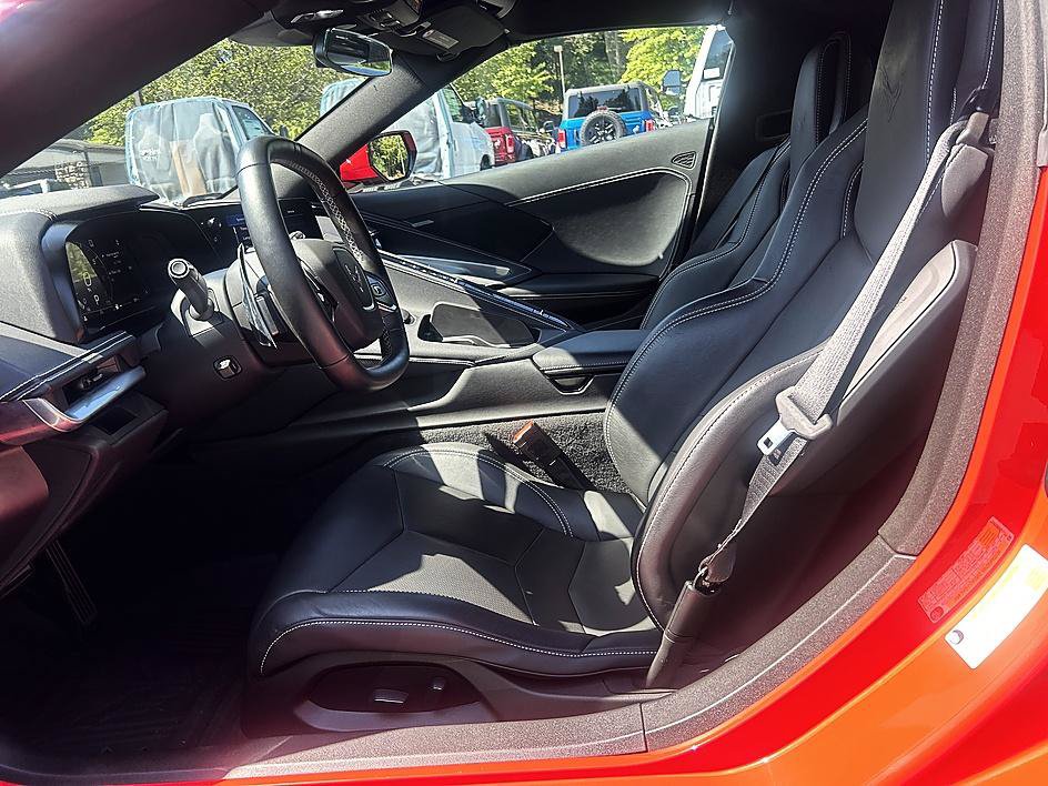 Used 2021 Chevrolet Corvette Stingray Coupe w/ Z51 Performance Package RWD image 11