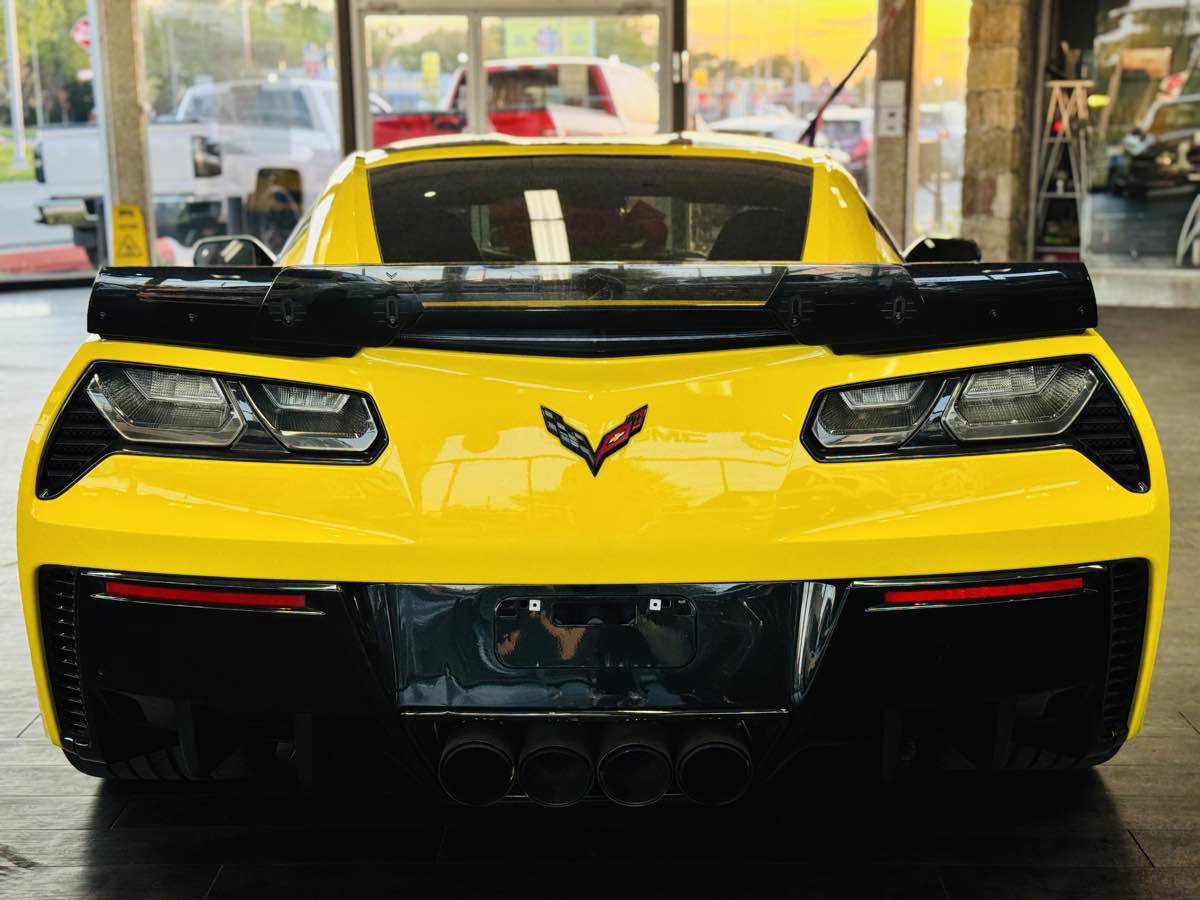 Used 2016 Chevrolet Corvette Z06 w/ 3LZ Preferred Equipment Group RWD image 9