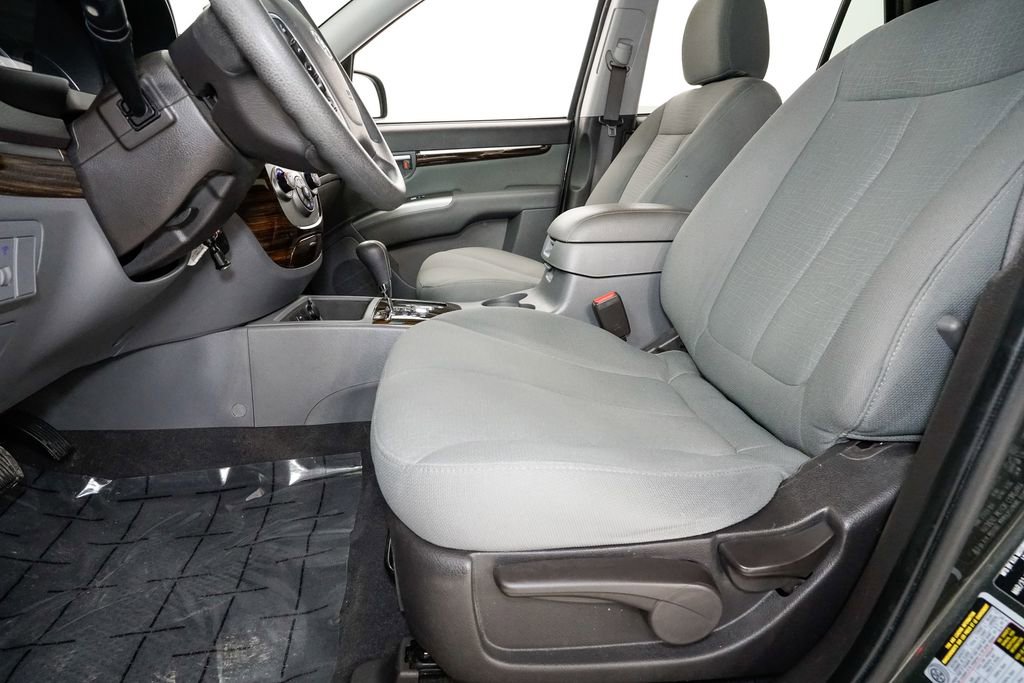 Used 2011 Hyundai Santa Fe GLS image 9