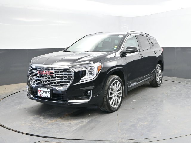 Used 2023 GMC Terrain Denali w/ Denali Premium Package AWD/4WD image 7