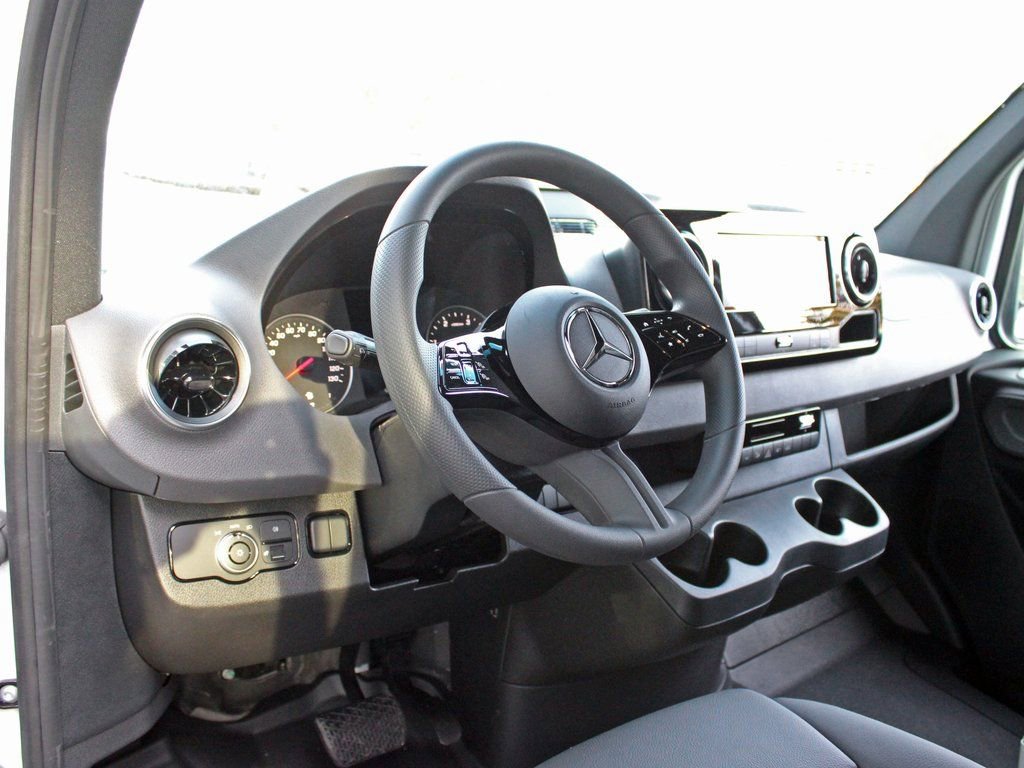 Used 2025 Mercedes-Benz Sprinter 2500 image 11